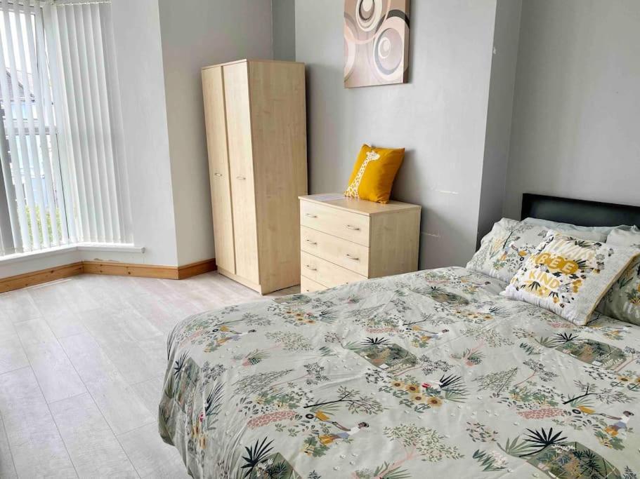Bay - 5 Bed Townhouse * Swansea